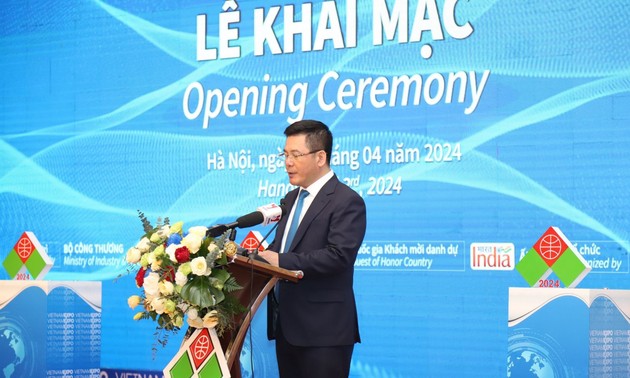 Gần 500 doanh nghiệp tham gia Hội chợ Thương mại Quốc tế Việt Nam lần thứ 33