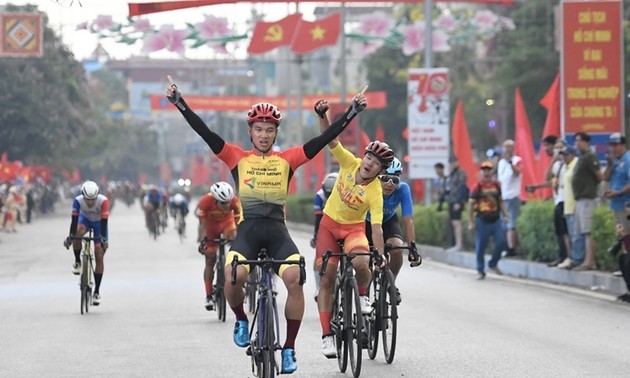 Kết thúc cuộc đua xe đạp về Điện Biên Phủ 2024