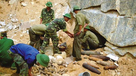 Во Вьетнаме прилагают усилия для ликвидации последствий оставленных войной бомб и мин
