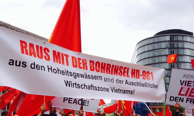 Вьетнамцы в мире продолжают осуждать нарушение Китаем суверенитета своей страны
