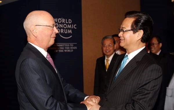Премьер-министр СРВ встретился с председателем Всемирного экономического форума