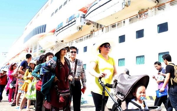 Количество иностранных туристов, посещающих Вьетнам, по-прежнему увеличивается