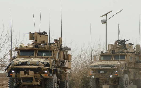 НАТО планирует оставить в Афганистане до 12 тысяч военных с 2015 года