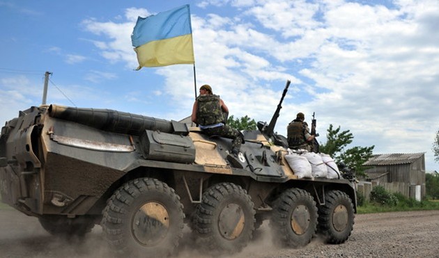 Россия обвиняет Украину во вторжении украинских бронетранспортеров на ее территорию 