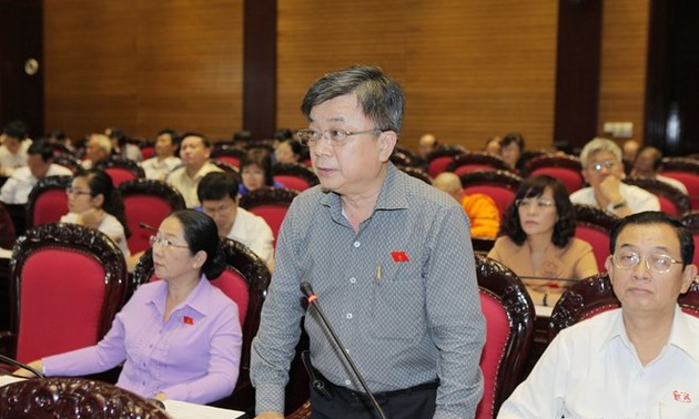 Депутаты вьетнамского парламента продолжали обсуждать важные законопроекты 
