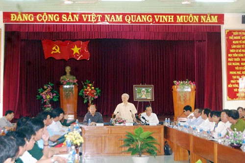Генеральный секретарь ЦК КПВ Нгуен Фу Чонг посетил провинцию Биньтхуан