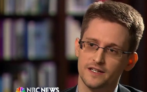 Эдвард Сноуден попросил продлить срок пребывания в России