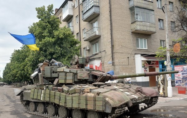 Президент Украины обязался сдержать военные действия под контролем