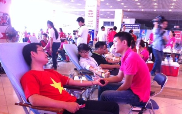 Тысячи ханойцев приняли участие в кампании за добровольное донорство крови