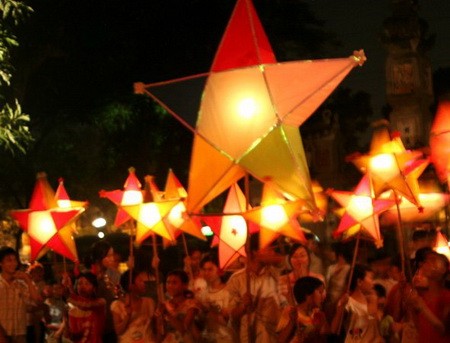Полнолуние – традиционный праздник вьетнамского народа