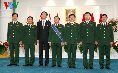 Таиланд вручил благородный орден начальнику генштаба Bьетнамской народной армии