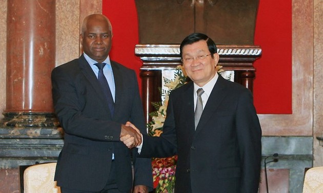 Президент Вьетнама принял министра внутренних дел Анголы