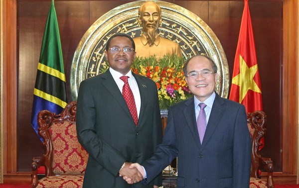 Cпикер вьетнамского парламента Нгуен Шинь Хунг принял президента Танзании