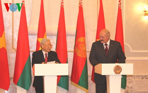 Генсек ЦК КПВ: Вьетнам желает форсировать всестороннее сотрудничество с Беларусью
