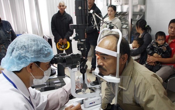 Orbis предоставила более 4,4 млрд донгов на лечение глазных заболеваний жителей 
