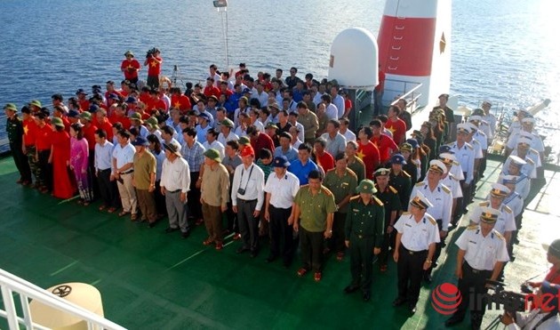 На островах Чыонгша прошла церемония почтения памяти павших солдат-героев 