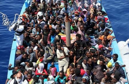 Силами береговой охраны Италии спасены около 150 мигрантов 