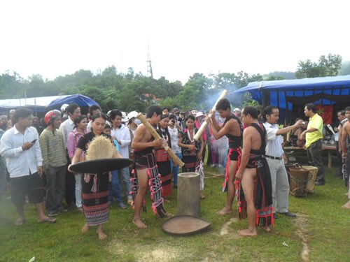 Ритуал народности Раглай, посвященный собранному урожаю 
