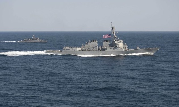Эсминец США вошёл в 12-мильную зону вокруг искусственных островов Китая в Восточном море