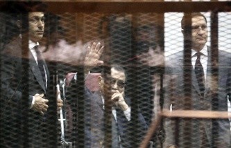 Суд Египта решил отложить заседание над экс-президентом Мубараком 