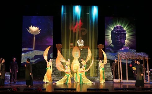 Пьеса в жанре «Кайлыонг» под названием «Буддийский император»