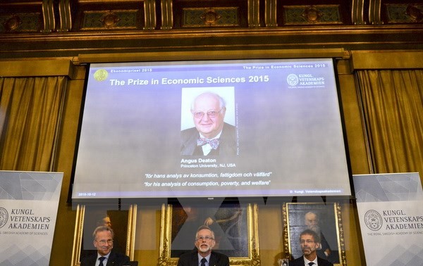 В Швеции прошла церемония вручения Нобелевских премий 2015 года