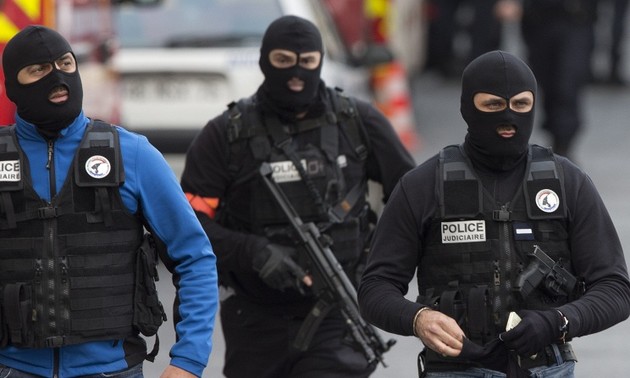 Установлена личность подозреваемого в причастности к терактам в Париже 