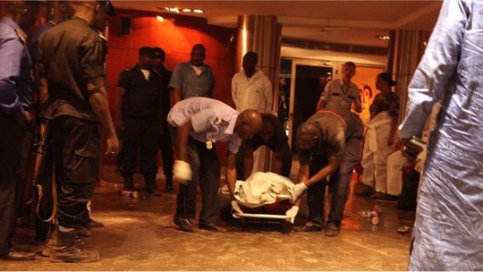 Теракт в Буркина-Фасо: из захваченного отеля были освобождены многие заложники