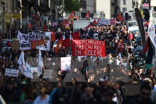 Во Франции растёт напряженность в связи с акциями протеста на улицах