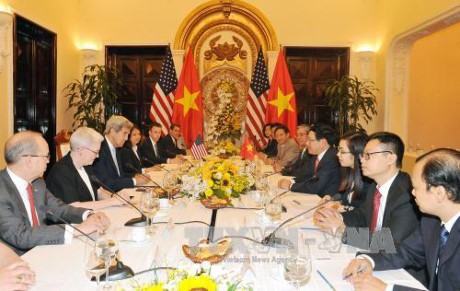 Глава МИД СРВ Фам Бинь Минь провёл переговоры с госсекретарём США Джоном Керри 