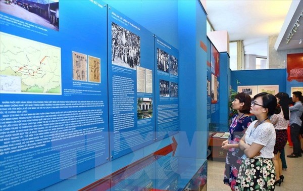 В Ханое открылась выставка «Президент Хо Ши Мин в поиске пути спасения Родины»