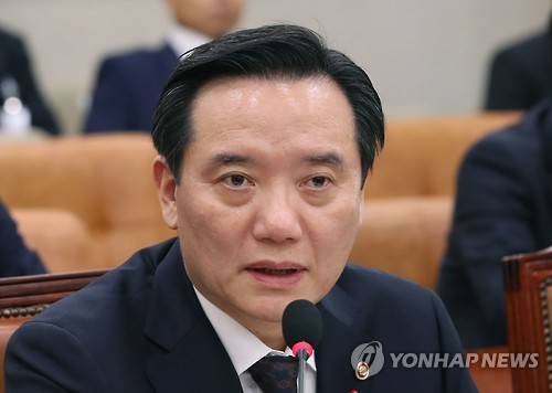 Министр юстиции и старший советник президента РК подали прошения об отставке