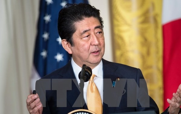 Премьер-министр Японии планирует посетить Россию в апреле 
