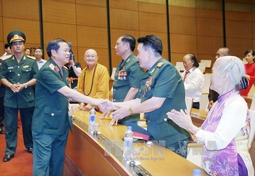 Вице-спикер парламента Вьетнама принял делегацию Командования ВМС страны