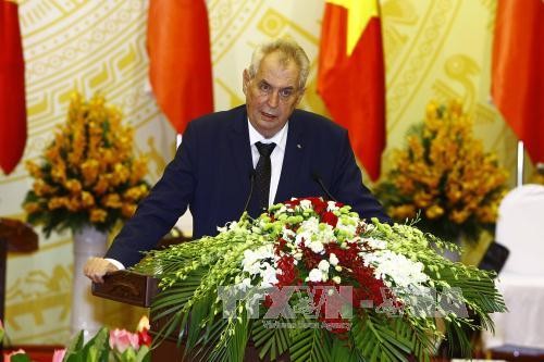 Чешские СМИ осветили итоги переговоров между президентами Вьетнама и Чехии