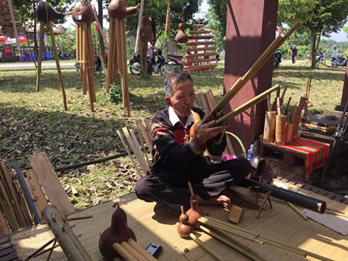 Хранители традиционных музыкальных инструментов малых народностей