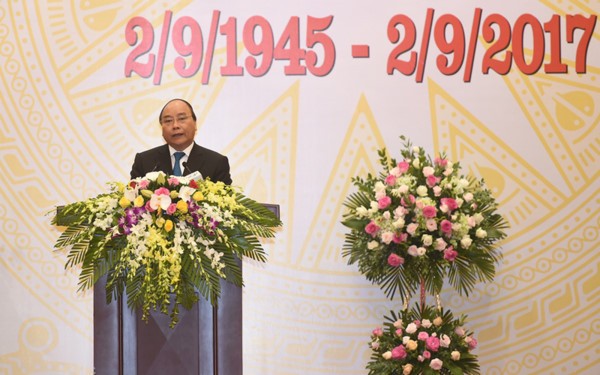 Нгуен Суан Фук председательствовал на приеме иностранных гостей по случаю Дня независимости СРВ