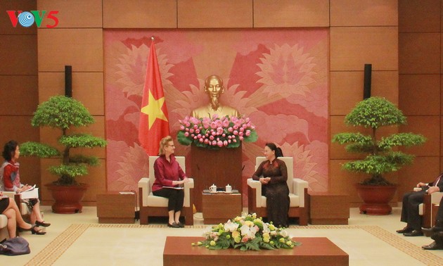 Спикер вьетнамского парламента приняла нового директора представительства ПРООН во Вьетнаме