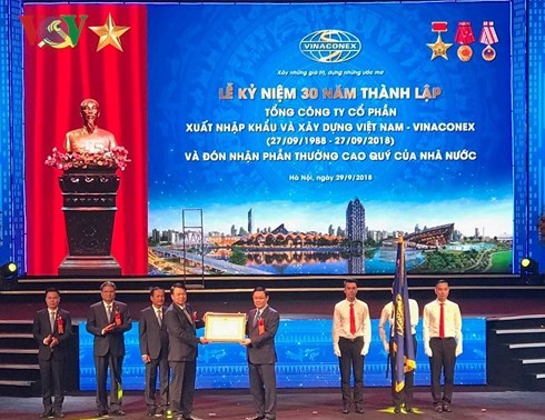 Выонг Динь Хюэ присутствовал на церемонии празднования 30-летия со дня создания генкомпании Vinaconex