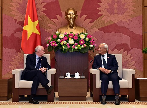 Вице-спикер вьетнамского парламента принял группу межпарламентского союза парламента Великобритании