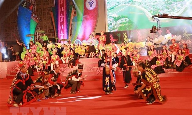 Открылась 2-я Неделя культуры и спорта нацменьшинств, проживающих на северо-востоке провинции Куангнинь
