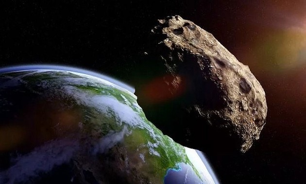 К Земле летит гигантский астероид