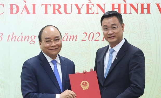 Премьер-министр Нгуен Суан Фук вручил решение о назначении генерального директора Национального телевидения Вьетнама 