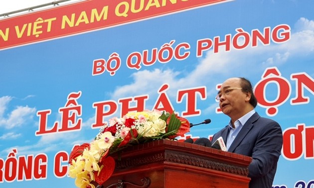 Президент Вьетнама Нгуен Суан Фук принял участие в церемонии объявления о начале акции по посадке деревьев в знак благодарности президенту Хо Ши Мину