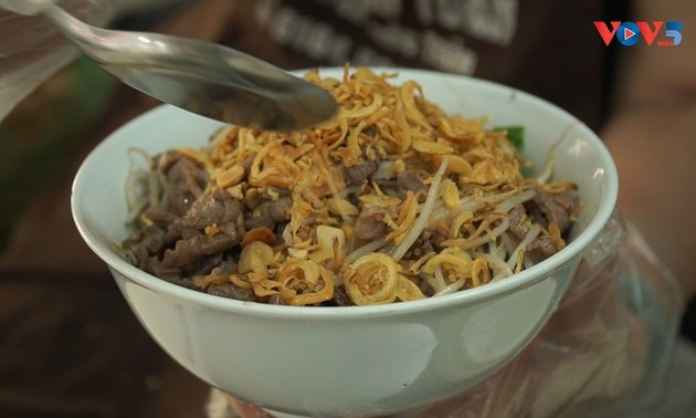 Рисовая лапша с говядиной Намбо – популярное блюдо во Вьетнаме 