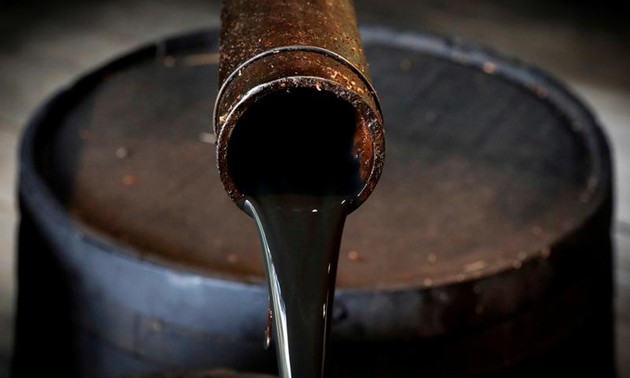 ОПЕК+ увеличила добычу нефти 