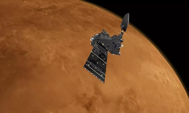 Обнаружены крупные запасы воды в системе каньонов Марса 