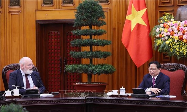 Премьер-министр Фам Минь Тинь принял вице-президента Европейской комиссии Франса Тиммерманса