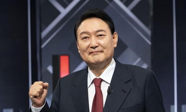 Генсек ЦК КПВ Нгуен Фу Чонг поздравил 20-го по счёту президента Республики Корея 