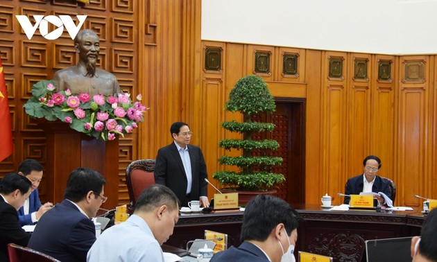 Премьер-министр Фам Минь Тинь председательствовал на заседании по ситуации с электроснабжением 